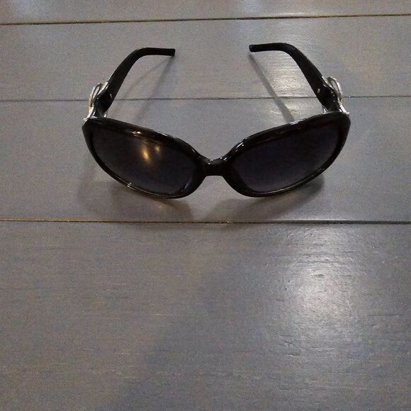 Women's Black Cat Eye Buckle Details UV Protectant Sunglasses - Picture 3 of 11